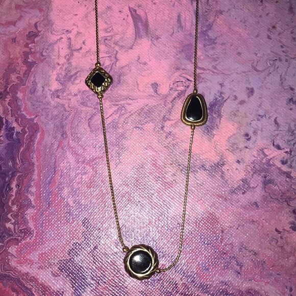 Simple Lightweight Gold Toned Costume Jewelry - Picture 3 of 4